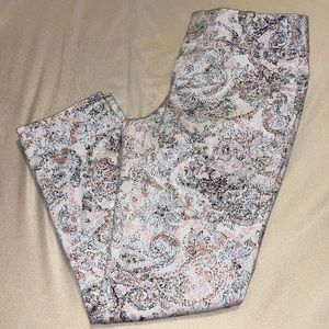 Calvin Klein Multicolor Cropped Pants. Size 4.